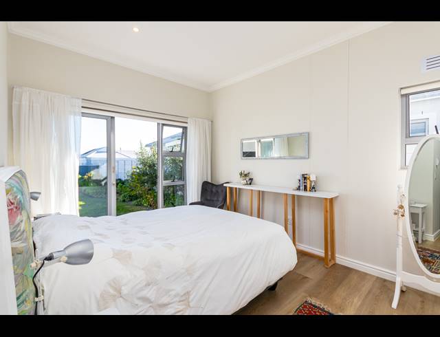 4 BEDROOM FREESTANDING TO LET IN SUNNINGDALE